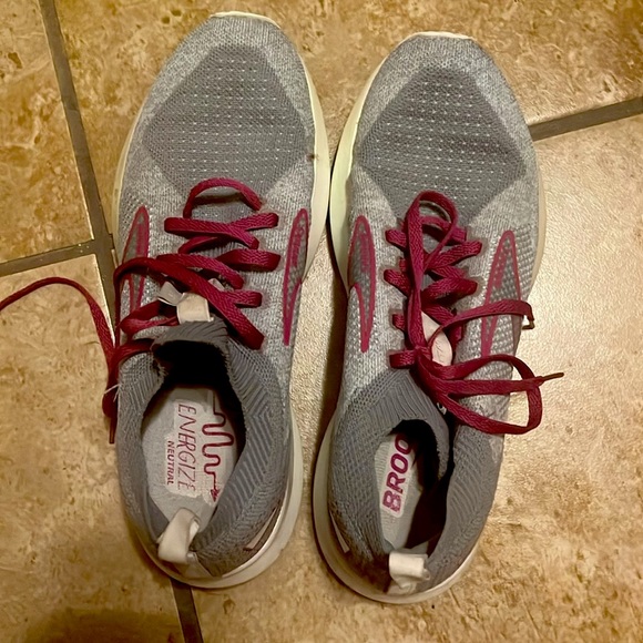 Brooks Levitate 5 Stealth Fit women’s 8.5 - Picture 3 of 9